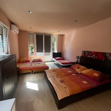 Pyrostar Apartman Szenc