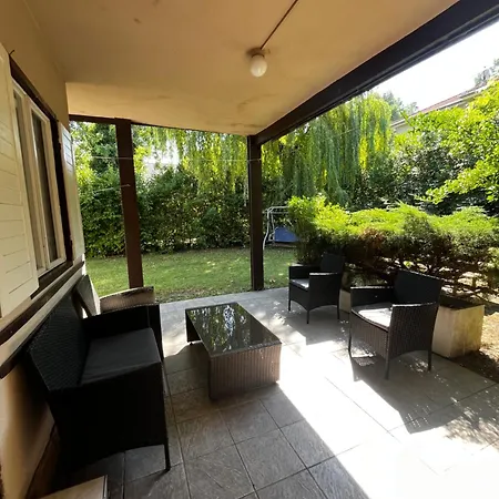 Pyrostar Apartman Szenc